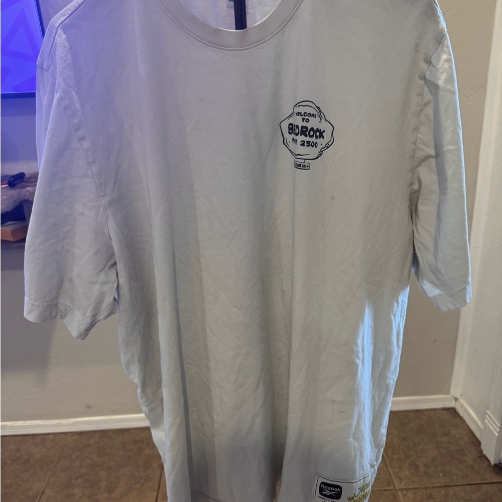 Reebok Light Gray Short Sleeve Crewneck Tee with Small Chest Graphic